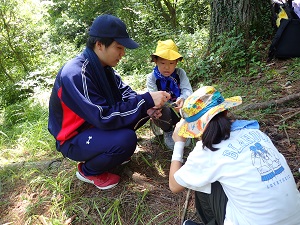 【報告】里山BASE in summer　あるもので遊ぶチカラ！～枝と草がへんし～ん！～